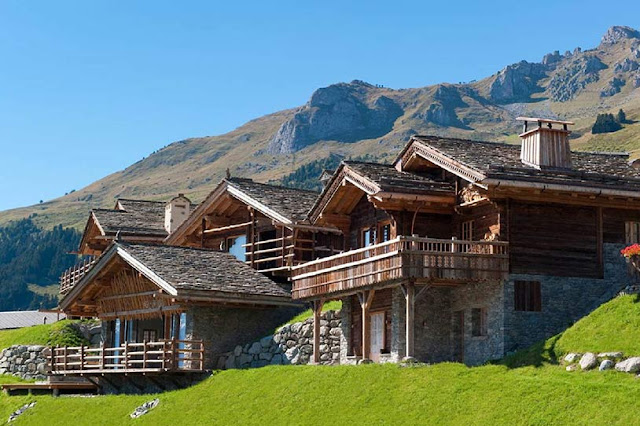 Picture of luxury villa surrounded by green grass