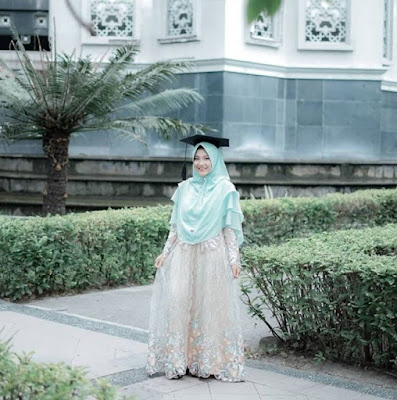 model kebaya wisuda muslim terbaru