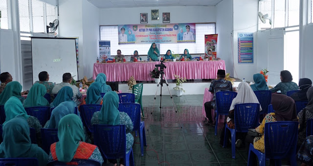 Ketua TP PKK Kabupaten Asahan Lakukan Pembinaan Tertib Administrasi PKK ke Desa Air Teluk Kiri