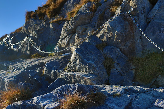 Łańcuchy na podejściu na Giewont