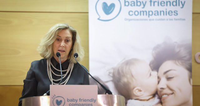 La Comunidad de Madrid ya ha concedido 1.700 ayudas de 500 euros mensuales a madres menores de 30 años