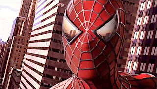 Spiderman con las desaparecidas Torres Gemelas reflejadas en sus lentes