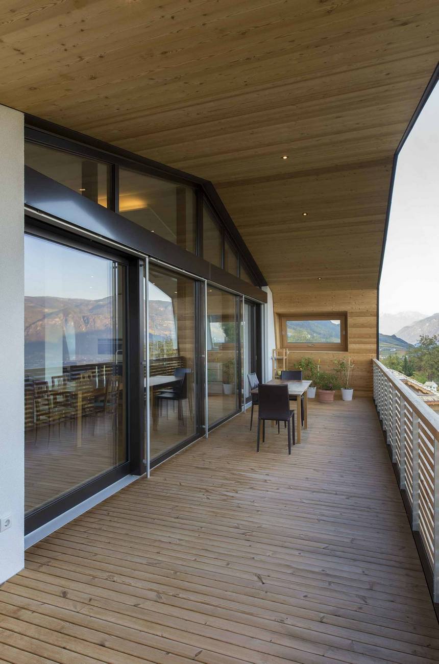 Wow 25 Desain Balkon Minimalis  Ini Bikin Rumah Terlihat 