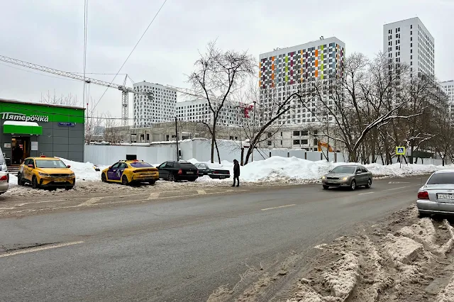 Олонецкая улица, строящийся жилой комплекс «Грин Парк»