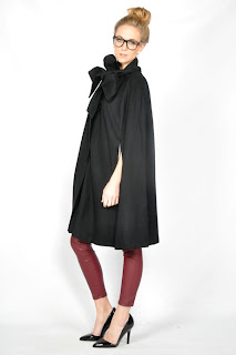 Vintage black wool cape with bow tie closure a the neck