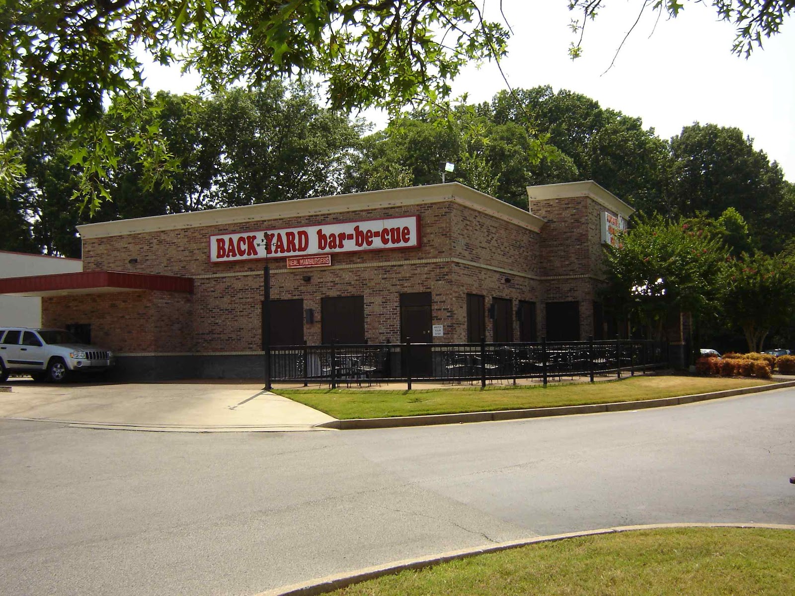 Memphis Que Surprisingly Good Affordable Ribs Back Yard