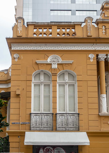 Residência de Affonso Alves de Camargo, localizada na Praça General Osório - detalhe