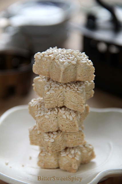 BitterSweetSpicy: Kuih Bangkit. the one that melts in 