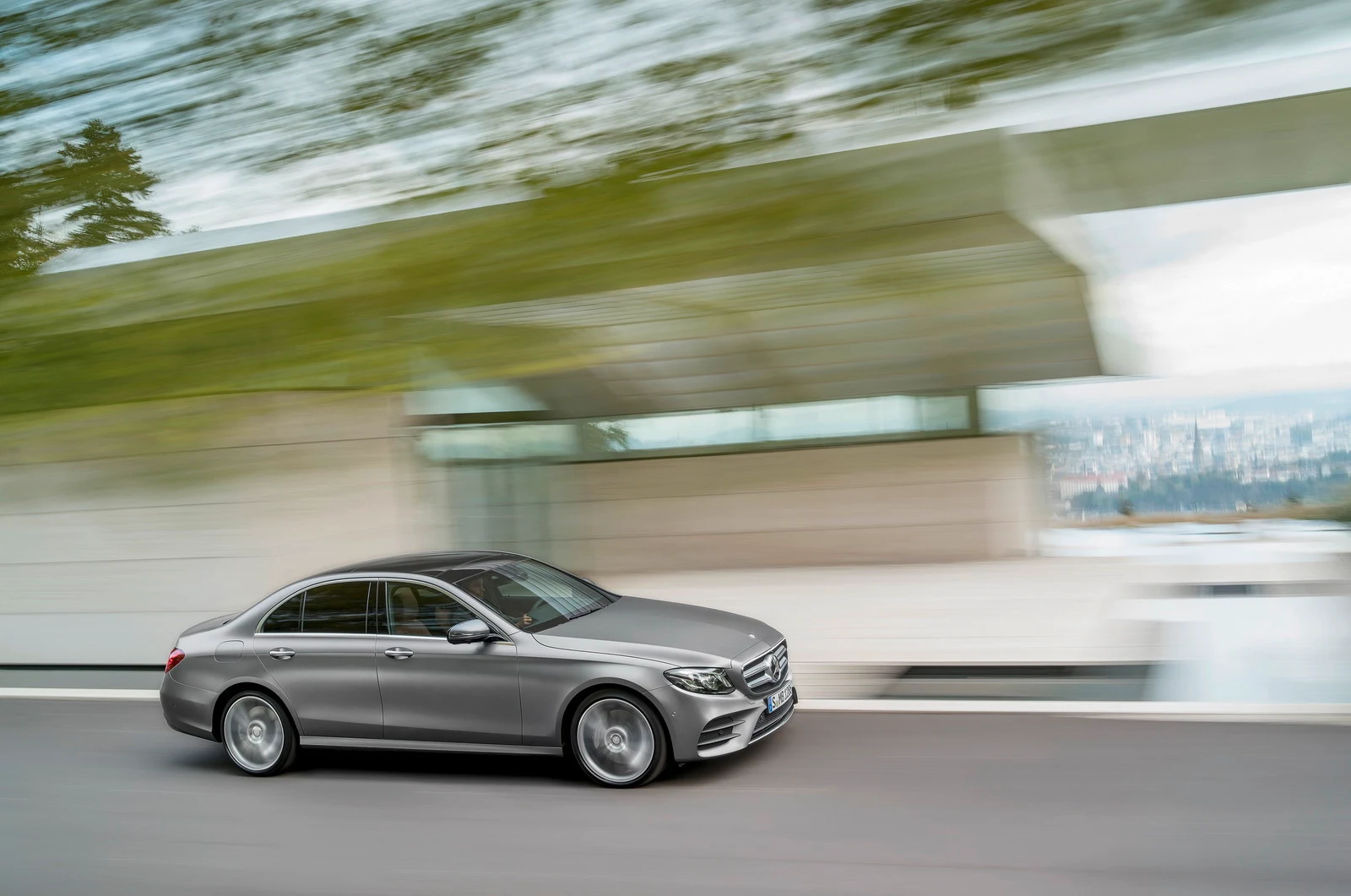 Mercedes E-Class sẽ sử dụng động cơ Diesel mới 3,9 lít/100km