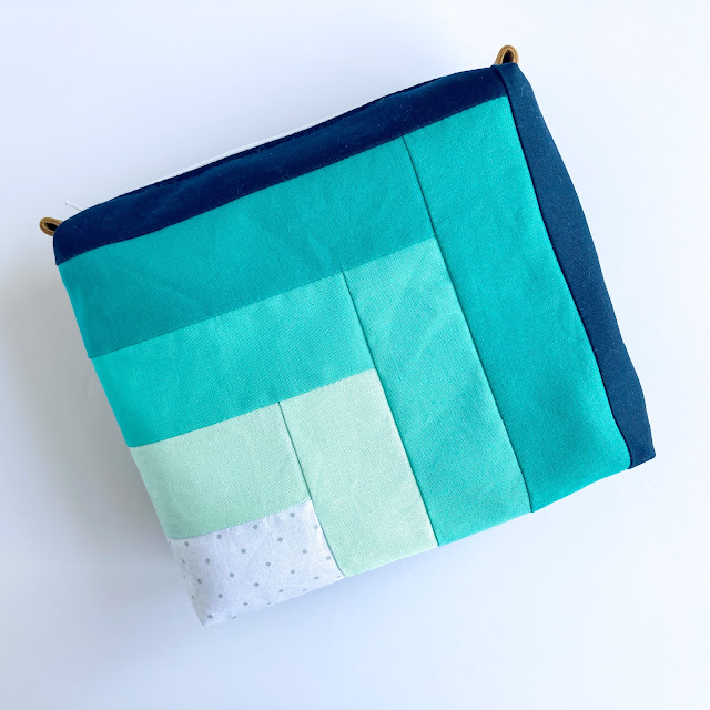 Half Log Cabin block - Zipper Pouch Tutorial with Boxed corners - easy to sew zipper pouch