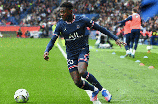 Nuno Mendes lors d’un match avec le PSG