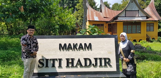 Jelang Ke KPU, Betti Shadiq Dan Edytiawarman Ziarah Ke Makam Siti Hadjir
