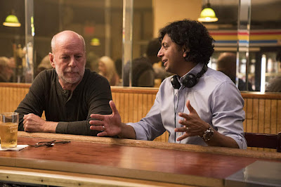 Glass 2019 Bruce Willis M Night Shyamalan Set Photo 1