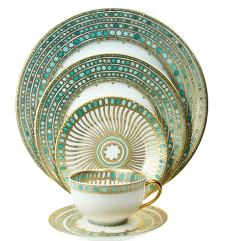 We love the dinnerware a perfect match for the Winter wedding theme we 