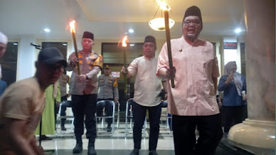 Pj Bupati Parimo Resmi Melepas Pawai Obor Menyambut Ramadhan 1445 Hijriah