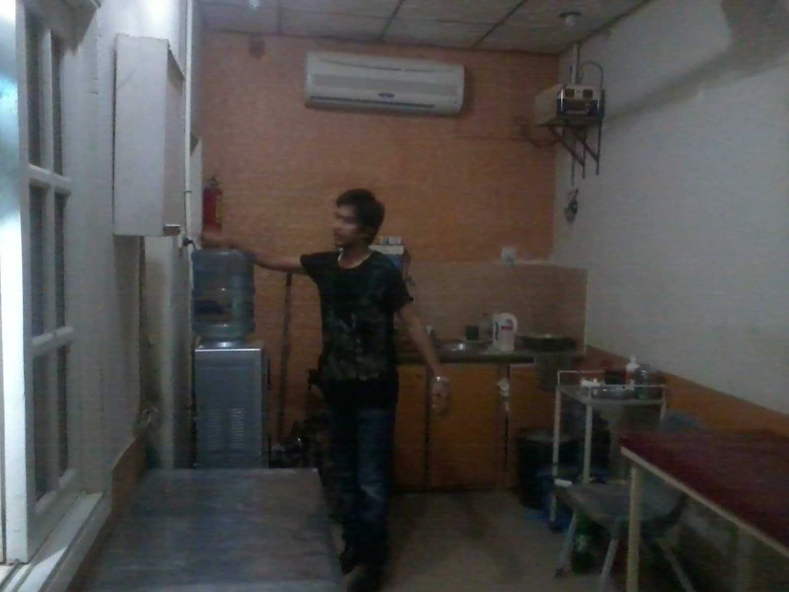 javed bloch at ishtiaq orthopedic clenic - ELECTRIC PLUS