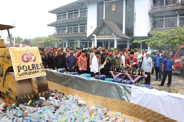 JELANG RAMADHAN RIBUAN MIRAS DAN NARKOBA DIMUSNAHKAN