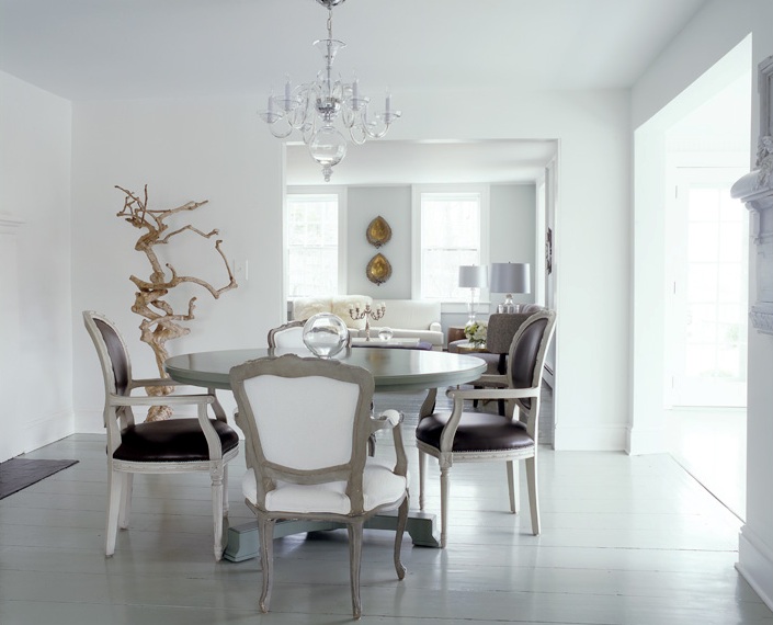 Round White Dining Room Table and Chairs