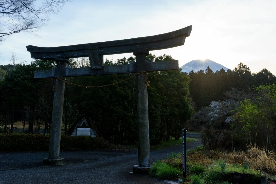 人穴浅間神社（静岡）からのダイヤモンド富士