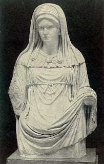 Vestal Bakire Roma heykeli