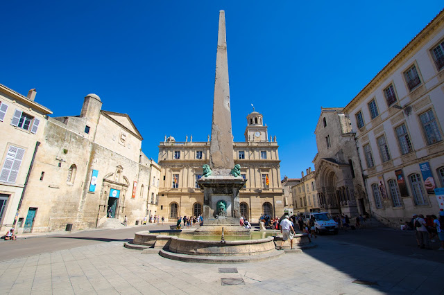 Place de la Republique-Arles