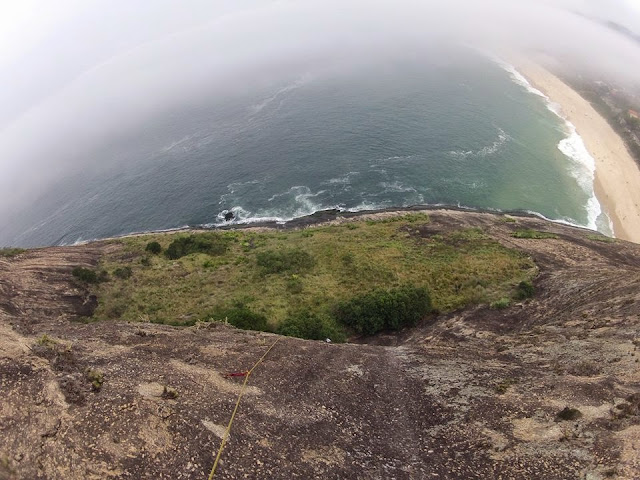 Via Uma Mão Lava a Outra