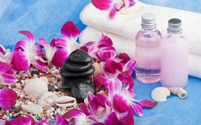 shells-pebbles-and-massage-oils-14237