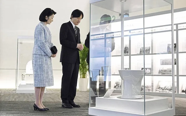 Crown Princess Kiko wore a light blue tweed jacket and skirt. The Toto Museum in Kita-Kyushu