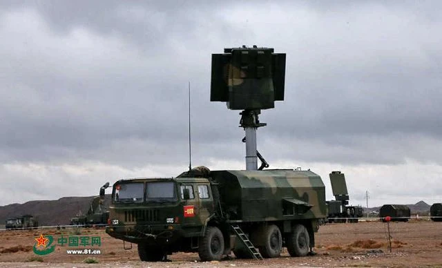 Image Attribute: Search radar vehicle from HQ-16A (LY-80) air defence missile system battery unit / Source: www.81.com