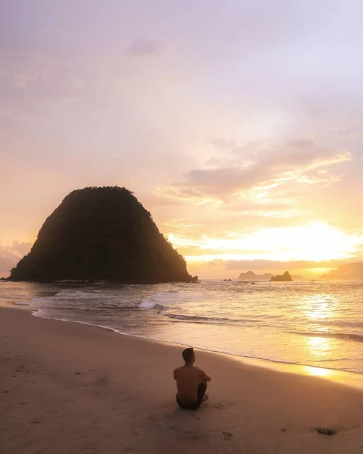 Wisata Pantai Pulau Merah Banyuwangi