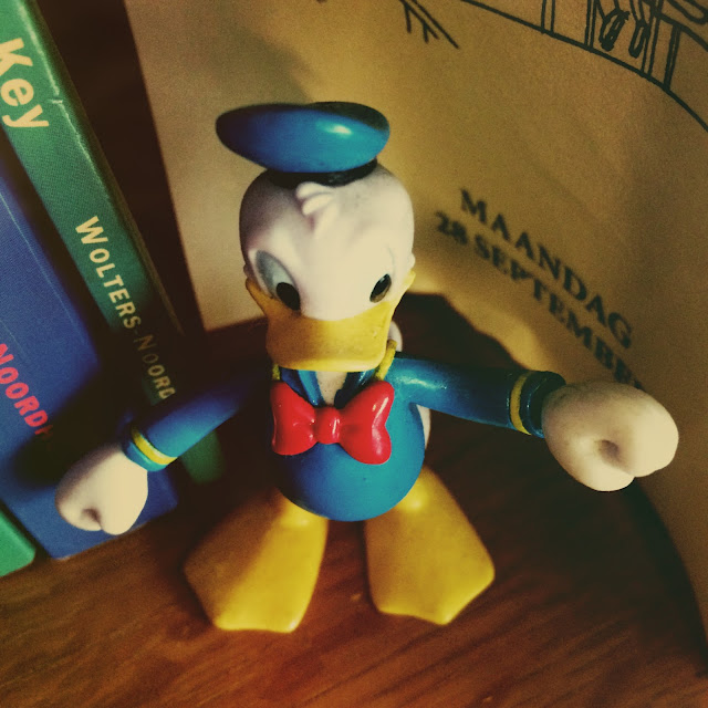 Donald Duck in latex. Hipstamatic: Doris + Indio. Foto: Robert van der Kroft