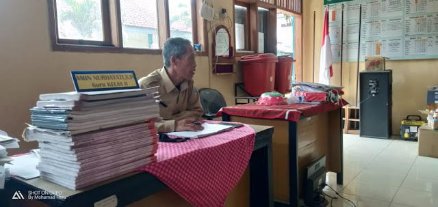 M. ABD. GOFUR, Lokomotor Esdewa sedang memimpin rapat