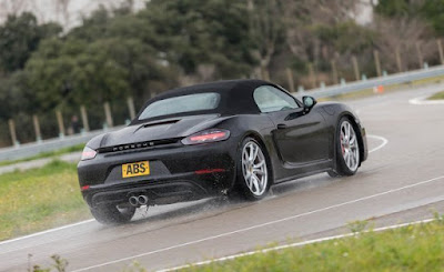 Porsche 718 Boxster S 2018 Review, Price, Specs