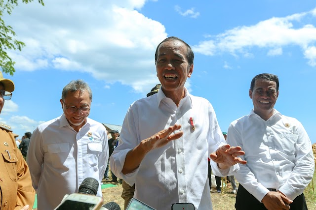 BREAKING NEWS: Jokowi Berikan Bantuan Benih Padi,  Jagung dan Traktor Roda 4 di Sumbawa