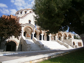 ο ναός της αγίας Τριάδας στο Χολαργό
