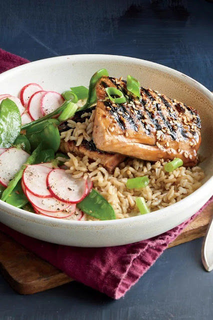 How To Make Salmon and Rice Bowl at Home