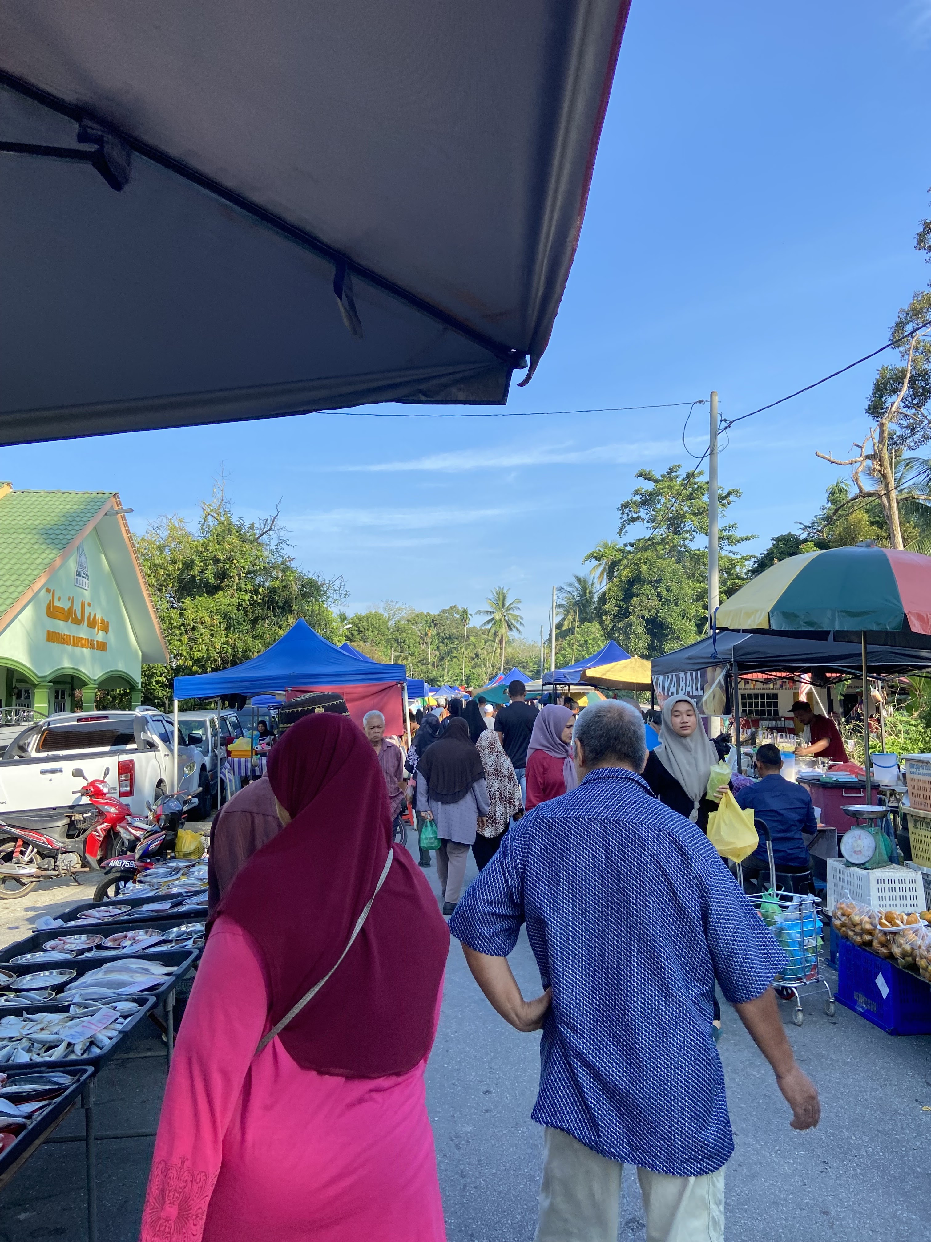 pasar pagi, jual ikan segar, kampung aman, suasana kampung