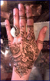 henna pattern for back of hand