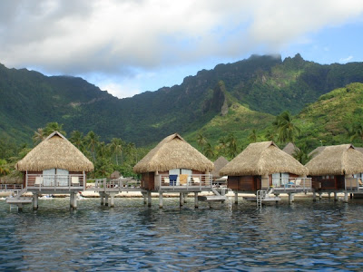 Bungalow of Moorea Island Seen On lolpicturegallery.blogspot.com