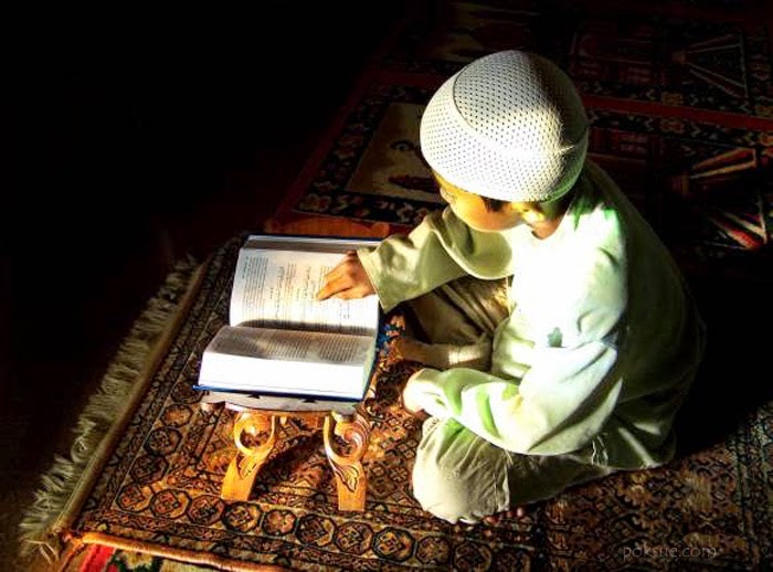 16 Gambar Anak Muslim Sedang Membaca Al Qur'an - Si Gambar