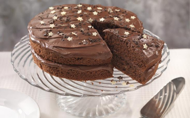  MILK CHOCOLATE FUDGE CAKE