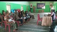 Aktif Dalam Kegiatan, Babinsa Dan Bhabinkamtibmas Berikan Pendampingan Penyaluran BLT-DD Di Desa Binaan