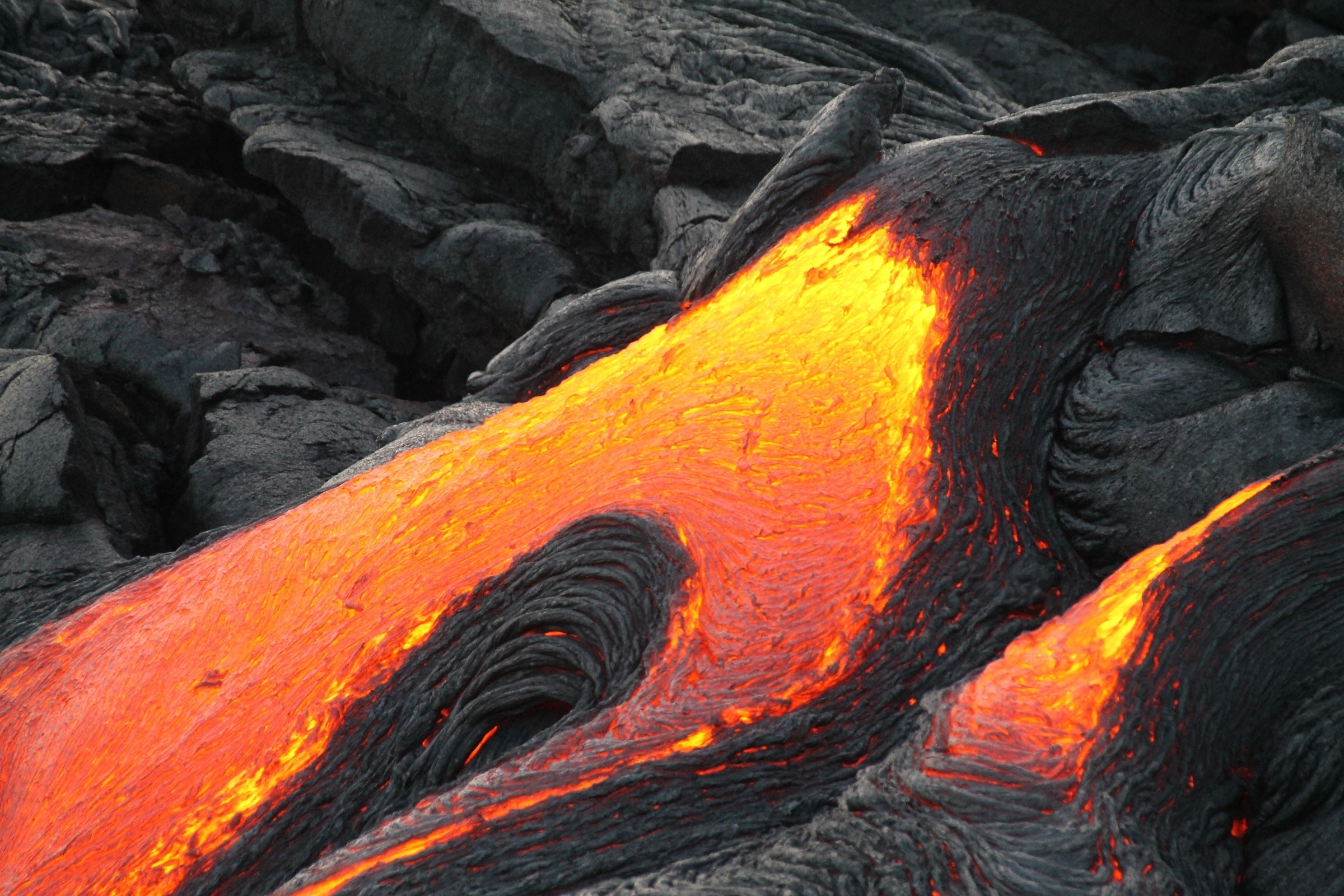 Горы землетрясения извержения вулканов. Лава магма вулкан. Мауна Лоа. Вулкан Килауэа. Извержение вулкана Килауэа 2023.
