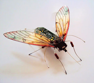 Collection d'Insectes avec des  Pièces Électroniques Recyclés