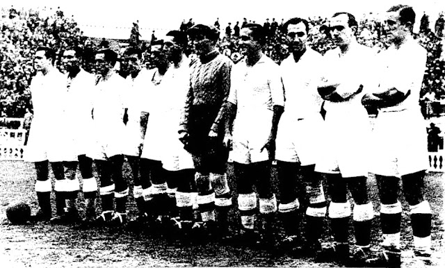 📸MADRID F. C. 📆22 diciembre 1935 ➡️Pedro Regueiro, Bonet, Souto, Lecue, Diz, Ciriaco, Alberty, Sañudo, Quincoces, Luis Regueiro y Emilín Alonso. F. C. BARCELONA 0 🆚 MADRID F. C. 3 Domingo 22/12/1935, 14:40 horas. Campeonato de Liga de 1ª División, jornada 7. Barcelona, estadio de Las Corts. GOLES: ⚽0-1: 21’, Luis Regueiro. ⚽0-2: 40’, Diz. ⚽0-3: 47’, Lecue.