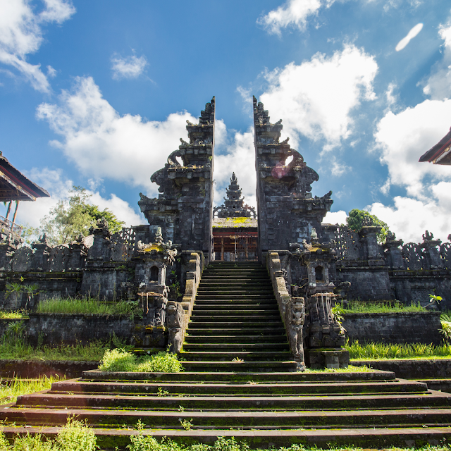 lempuyang-temple