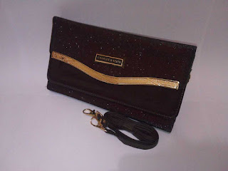 Tas Dompet Charles and Keith