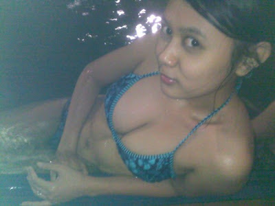 Perempuan Mandi