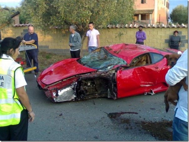 Uma Ferrari F430 destruida (6)