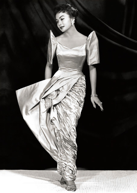 Radical in 1956, the silk terno referenced the drapes of the sarong and the wind-blown flap. —MODELED BY EDITH RABAT AND PHOTOGRAPHED BY CHAT PEYPOC  Read more: https://lifestyle.inquirer.net/407747/salvacion-lim-higgins-progressive-designer-who-moved-with-times/#ixzz7aRBZmzzD Follow us: @inquirerdotnet on Twitter | inquirerdotnet on Facebook